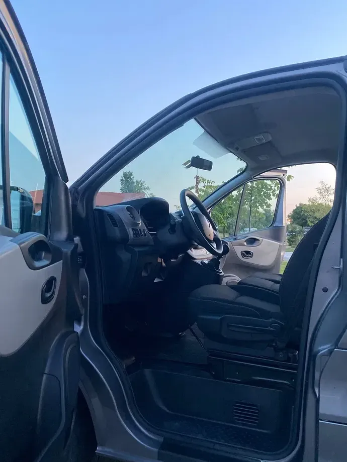 Renault Trafic — imagine 5
