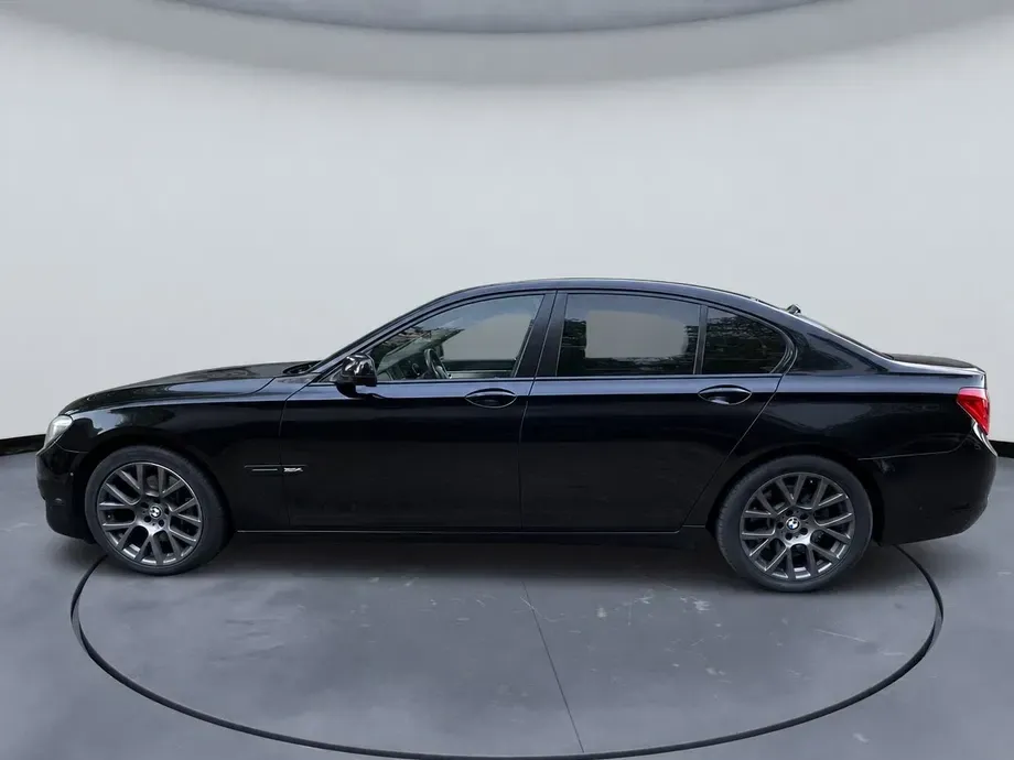 BMW Seria 7 F01/F02 — imagine 7