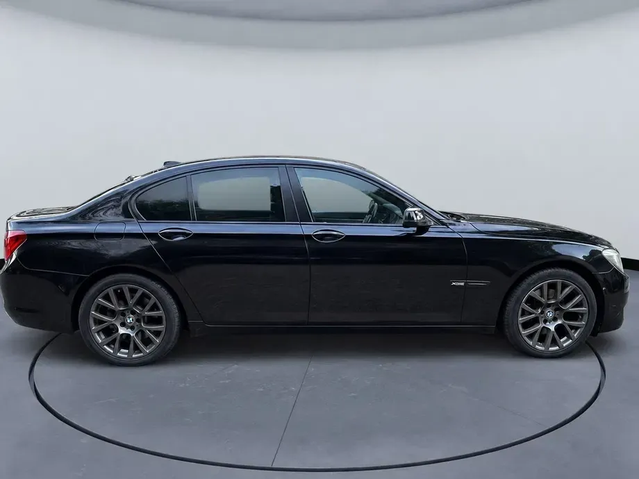 BMW Seria 7 F01/F02 — imagine 8