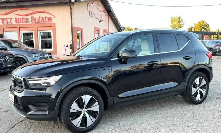 Volvo XC 40 Recharge T4 Twin Engine AT7 Inscription Expression — imagine 4