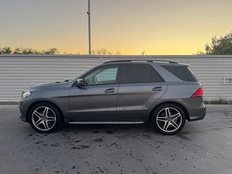 Mercedes-Benz GLE 250 d 4MATIC — imagine 2