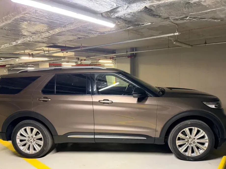 Ford Explorer 3.0 PHEV Platinum — imagine 3