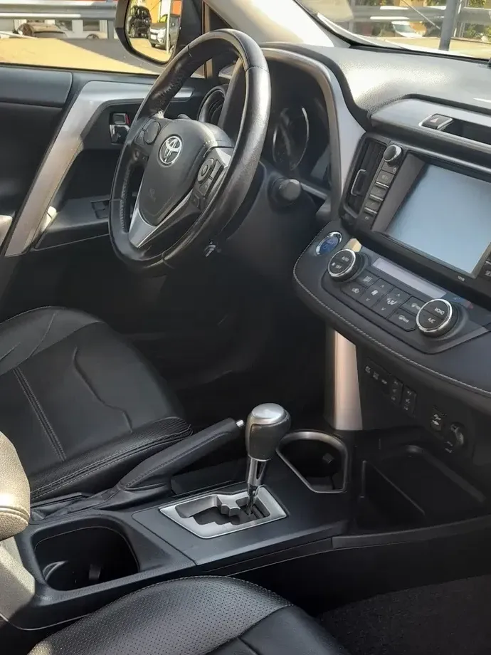Toyota RAV4 — imagine 3