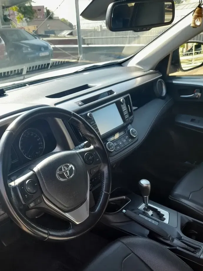 Toyota RAV4 — imagine 5