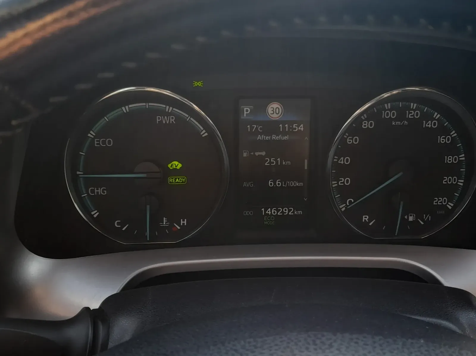 Toyota RAV4 — imagine 10