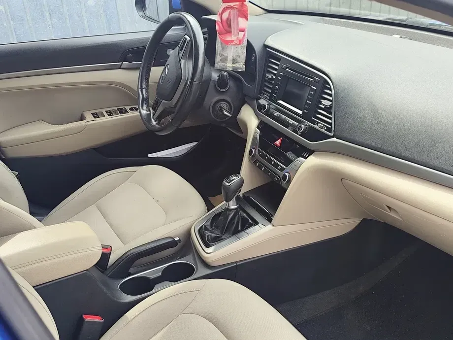 Hyundai Elantra VI — imagine 10