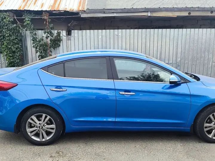 Hyundai Elantra VI