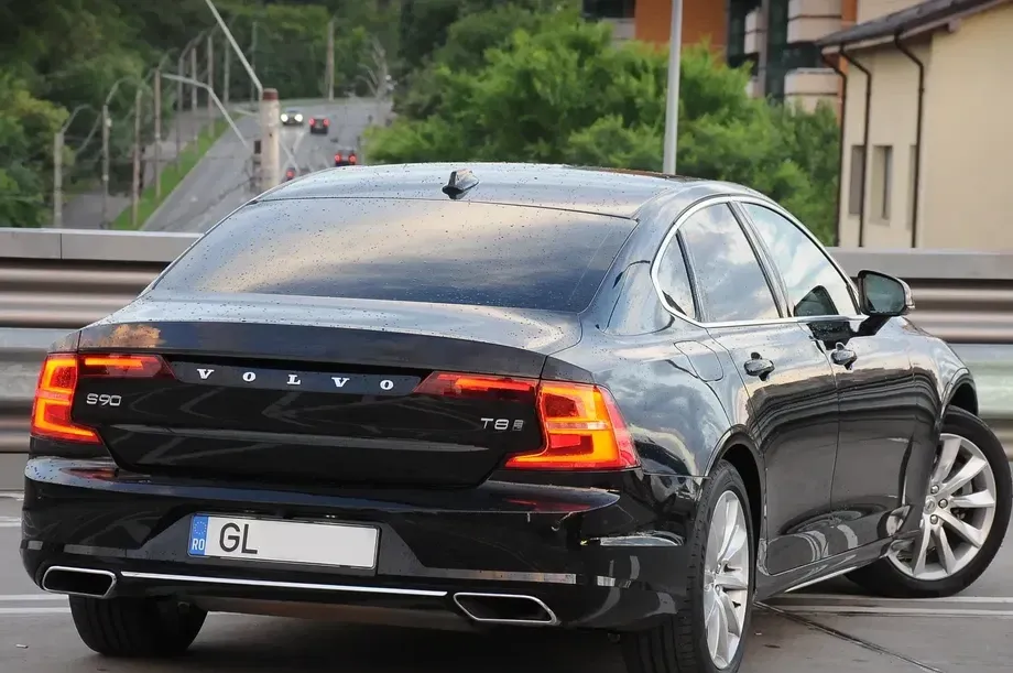 Volvo S90 T8 Twin Engine AWD Geartronic Momentum — imagine 9