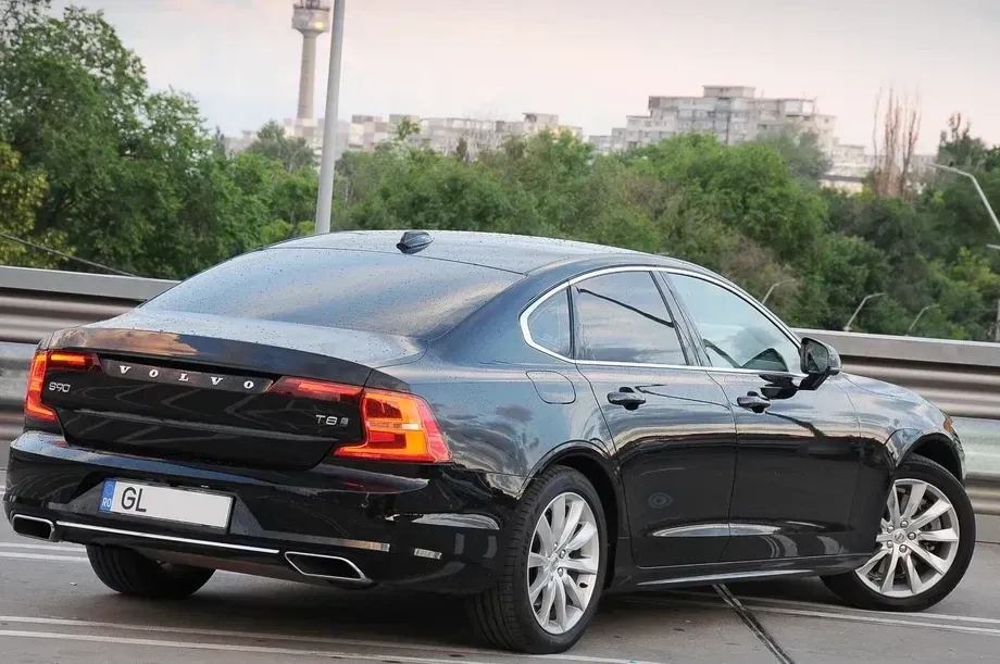 Volvo S90 T8 Twin Engine AWD Geartronic Momentum — imagine 3
