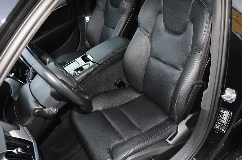 Volvo S90 T8 Twin Engine AWD Geartronic Momentum — imagine 5