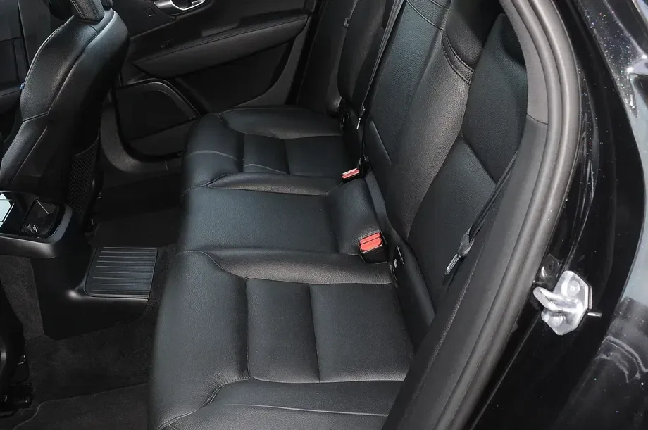 Volvo S90 T8 Twin Engine AWD Geartronic Momentum — imagine 8