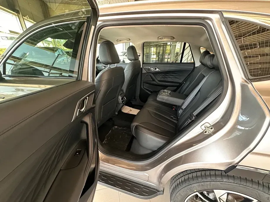 MG EHS 1.5 T-GDi AT PHEV Exclusive — imagine 10