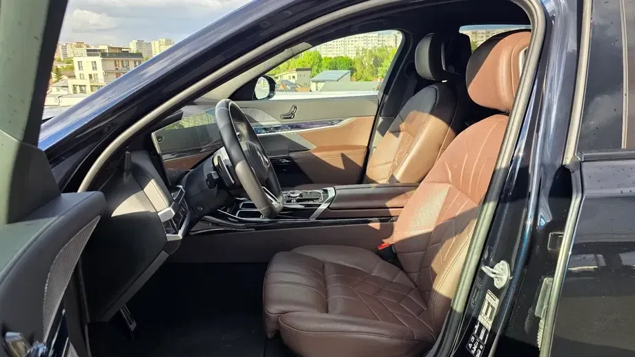 BMW Seria 7 G70 740d xDrive MHEV — imagine 8