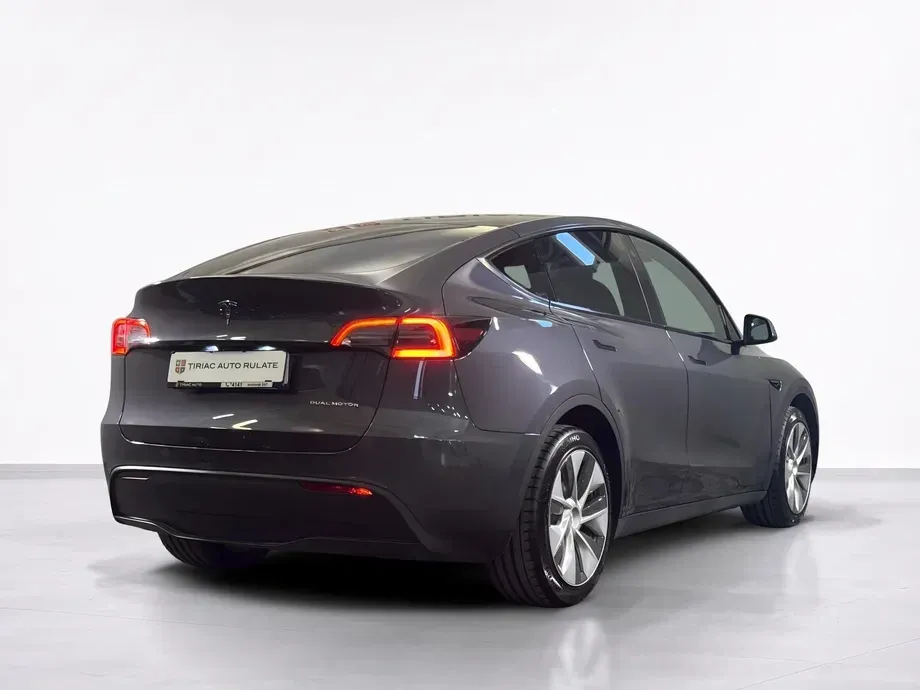 Tesla Model Y Long Range Dual Motor AWD — imagine 5