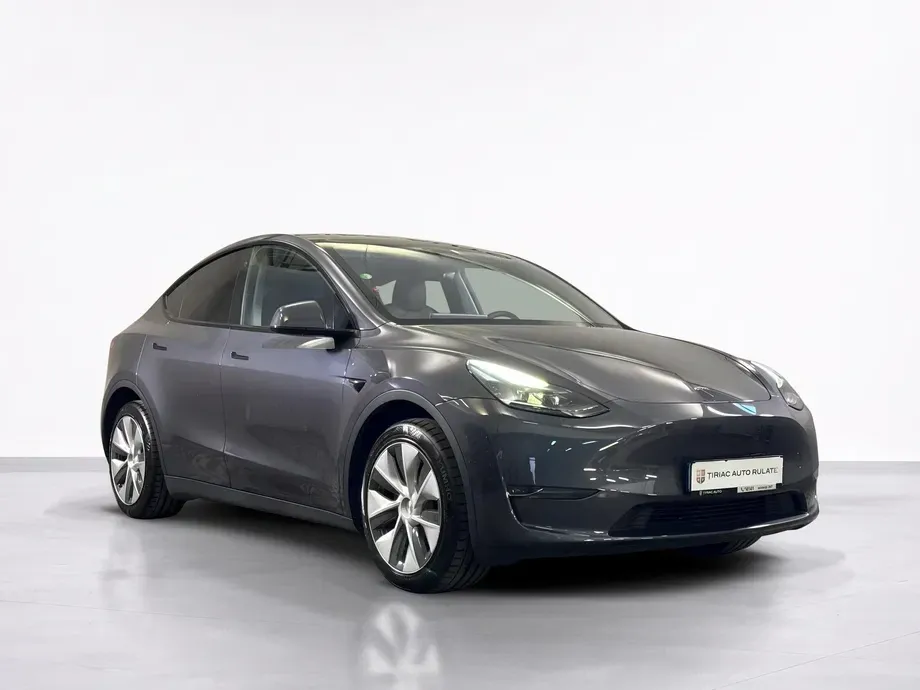Tesla Model Y Long Range Dual Motor AWD — imagine 7