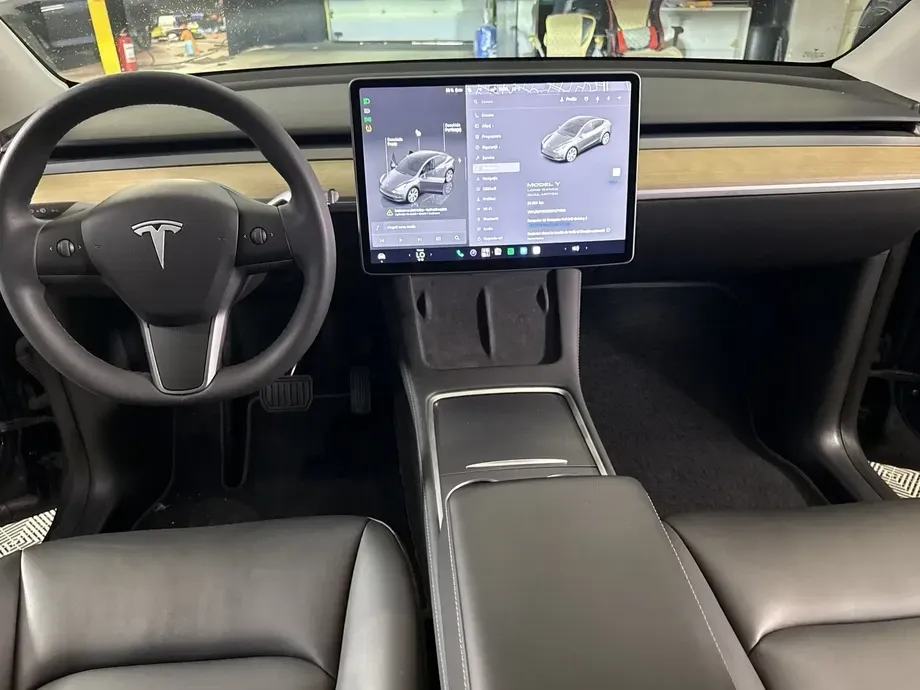 Tesla Model Y Long Range Dual Motor AWD — imagine 9