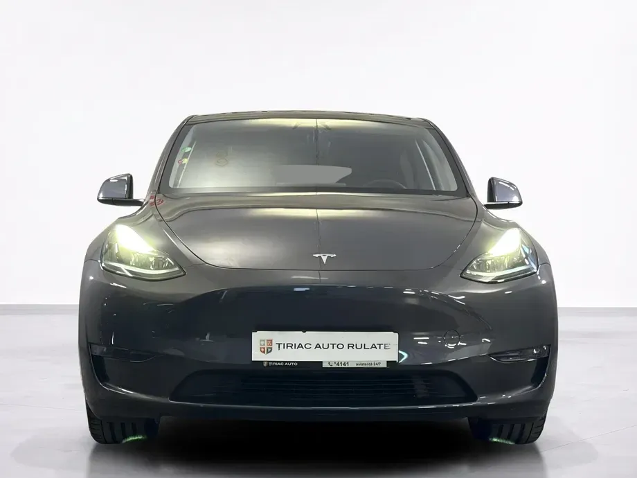 Tesla Model Y Long Range Dual Motor AWD — imagine 8