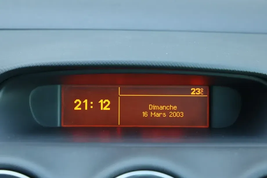 Peugeot 308 — imagine 10