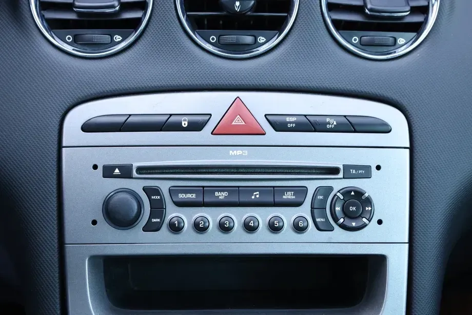 Peugeot 308 — imagine 8
