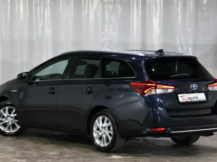 Toyota Auris 1.8 L VVT-i Sol+