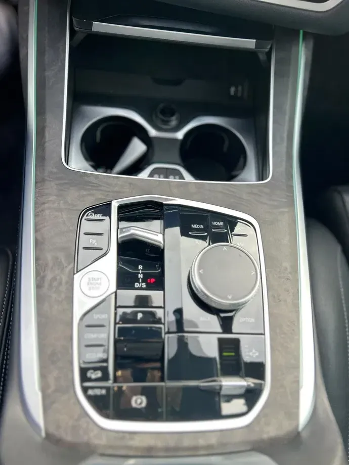BMW X7 xDrive40i AT MHEV — imagine 8
