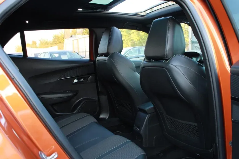 Peugeot 2008 II PureTech 130 EAT8 GT — imagine 6