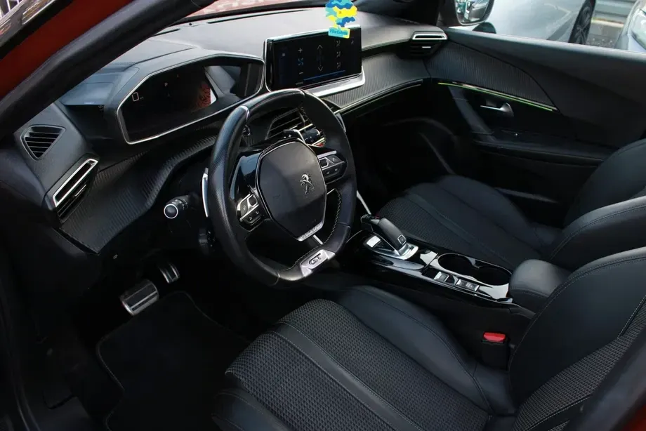 Peugeot 2008 II PureTech 130 EAT8 GT — imagine 8