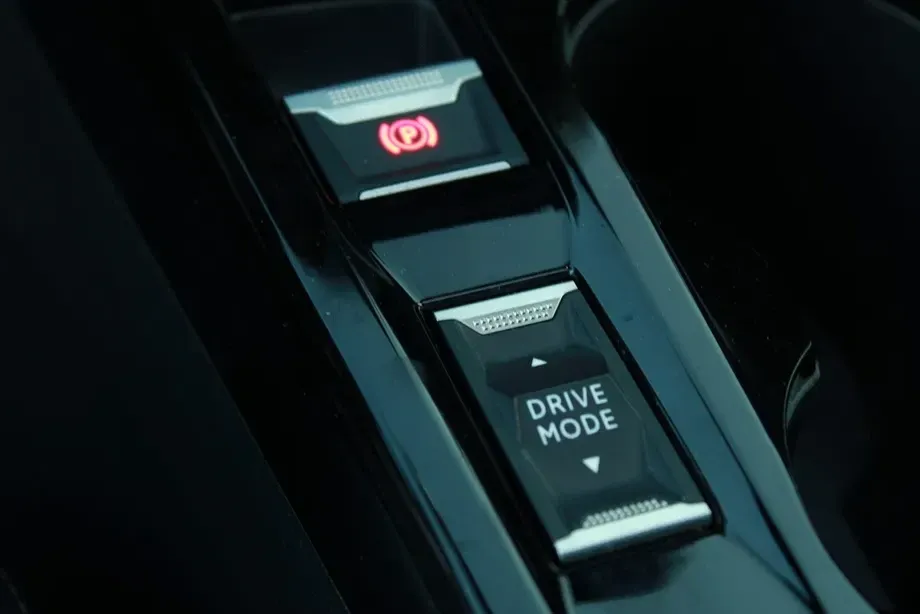 Peugeot 2008 II PureTech 130 EAT8 GT — imagine 10