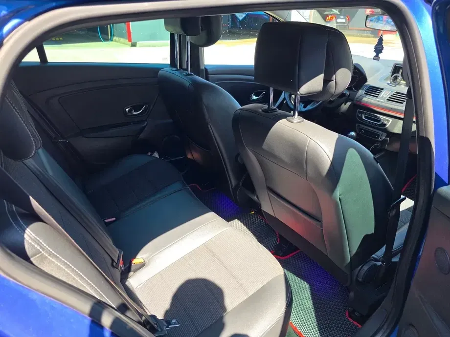 Renault Mégane III 1.6 dCi Energy Sporty Dynamique — imagine 7