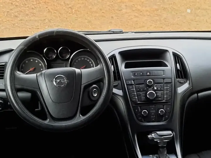 Opel Astra J