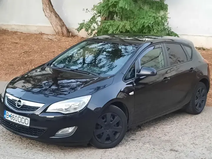 Opel Astra J