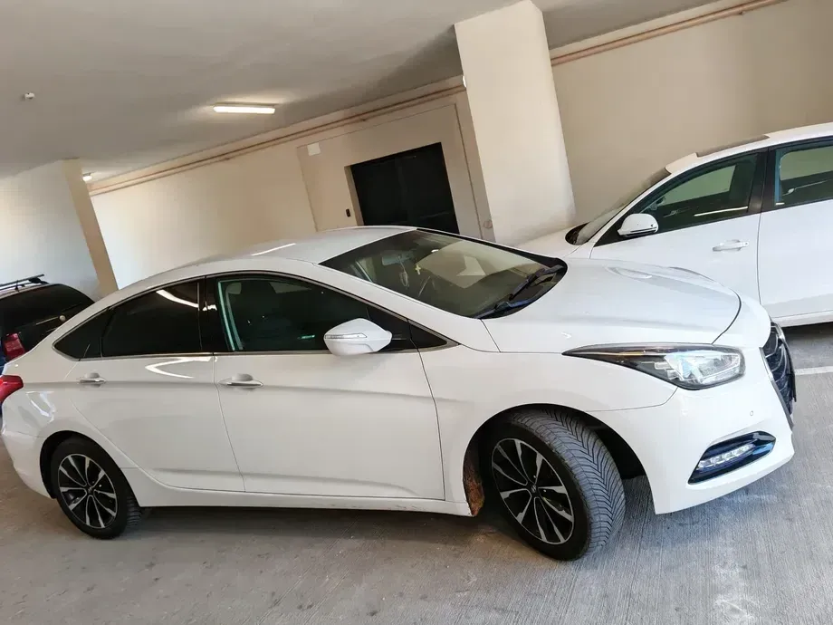 Hyundai i40 1.7 CRDI CW ISG Supreme+ — imagine 8