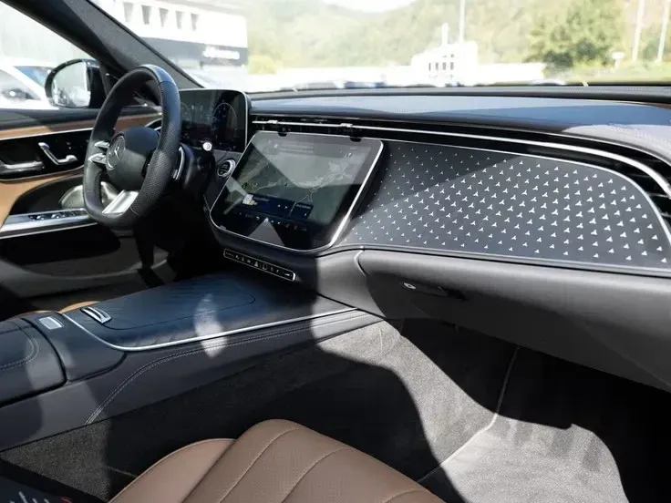 Mercedes-Benz E W214 — imagine 4
