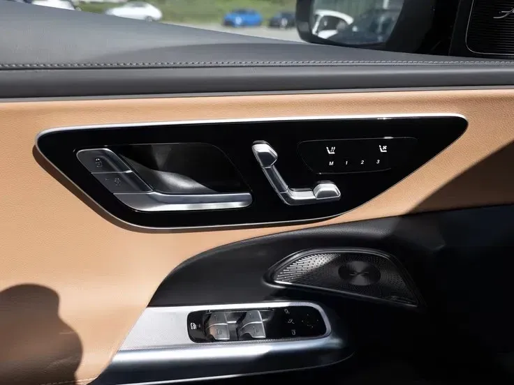 Mercedes-Benz E W214 — imagine 9
