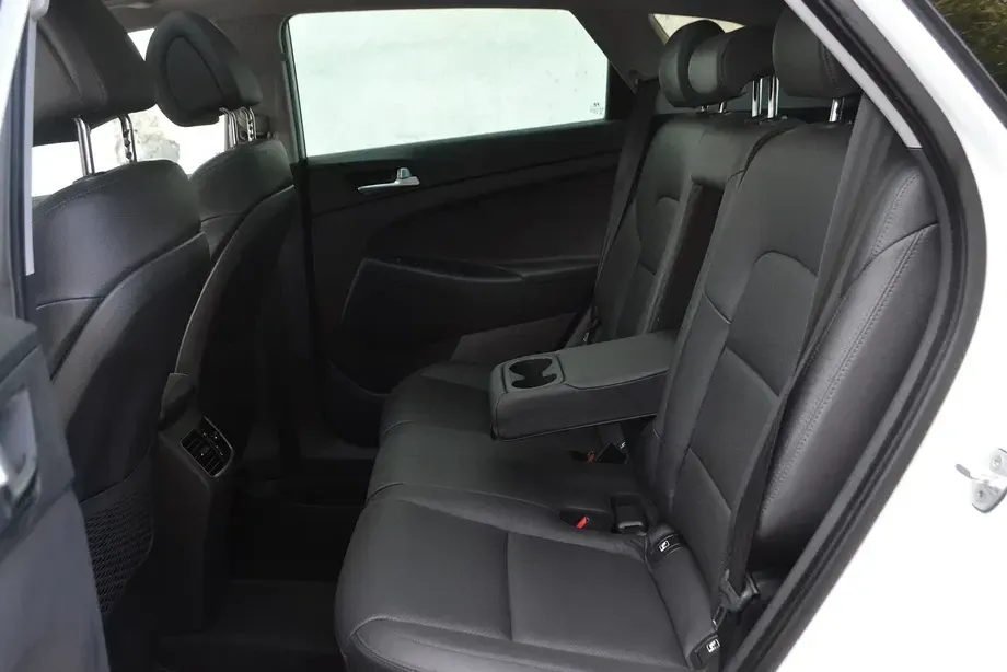 Hyundai Tucson 2.0 CRDI 4WD 6AT Premium+ Design Pack — imagine 9