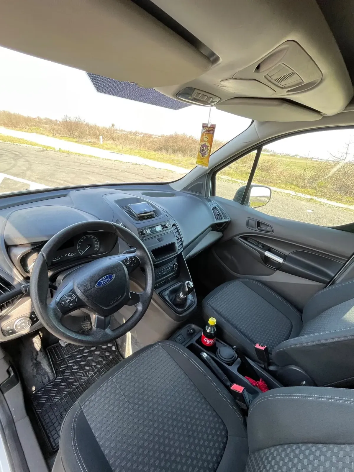 Ford Transit Connect — imagine 10