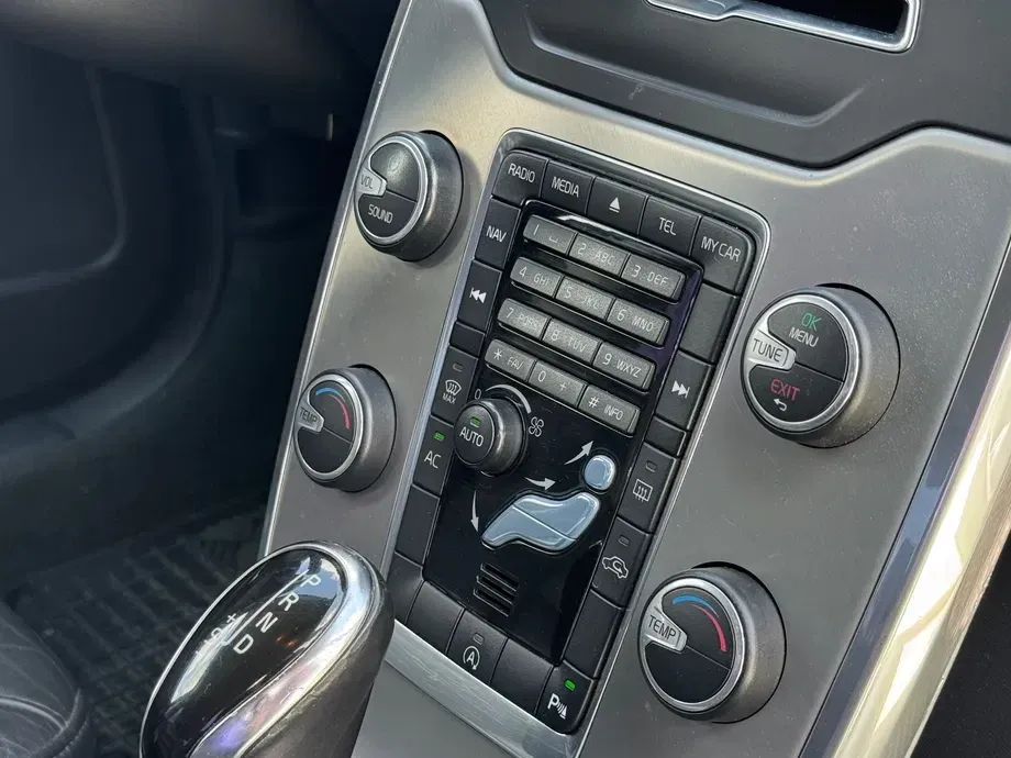 Volvo S80 II D4 Momentum — imagine 9