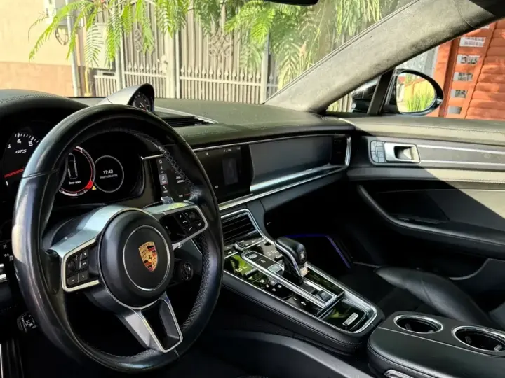 Porsche Panamera GTS