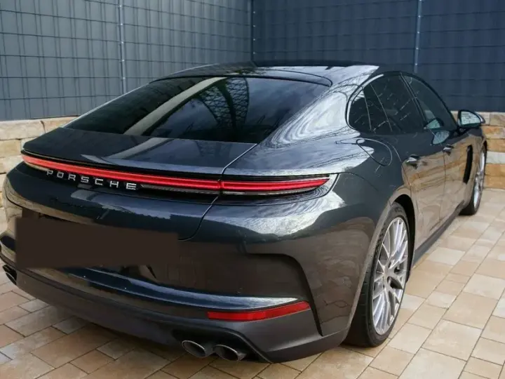 Porsche Panamera 4 E-Hybrid