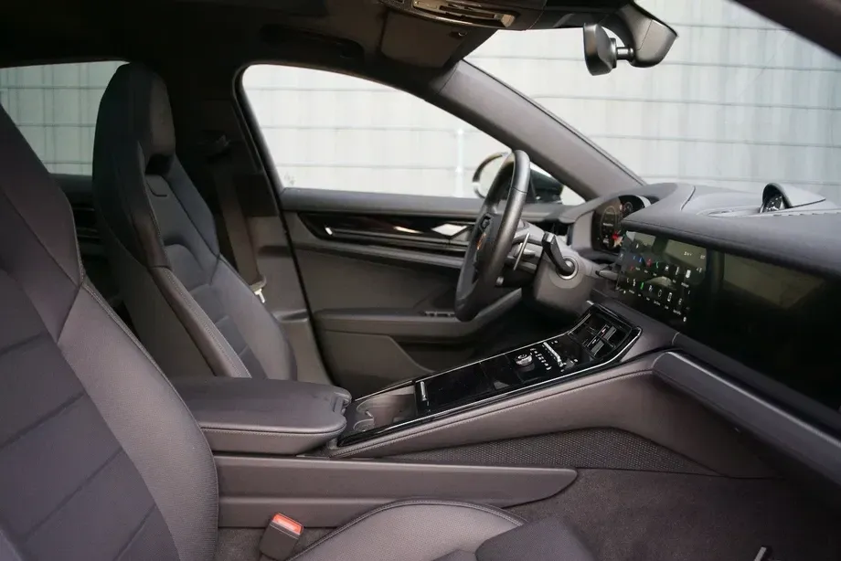 Porsche Panamera 4 E-Hybrid — imagine 10