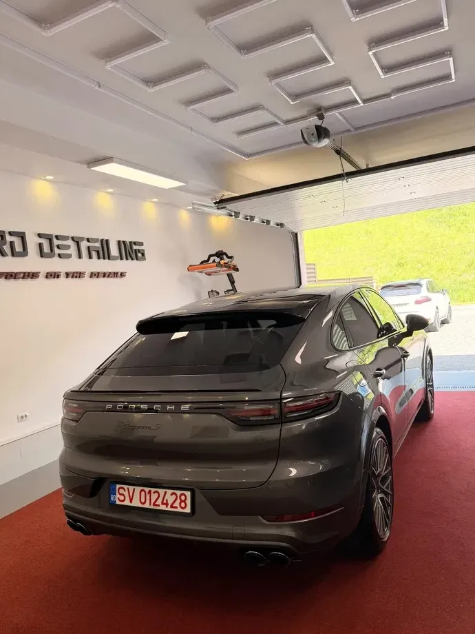 Porsche Cayenne Standard — imagine 2