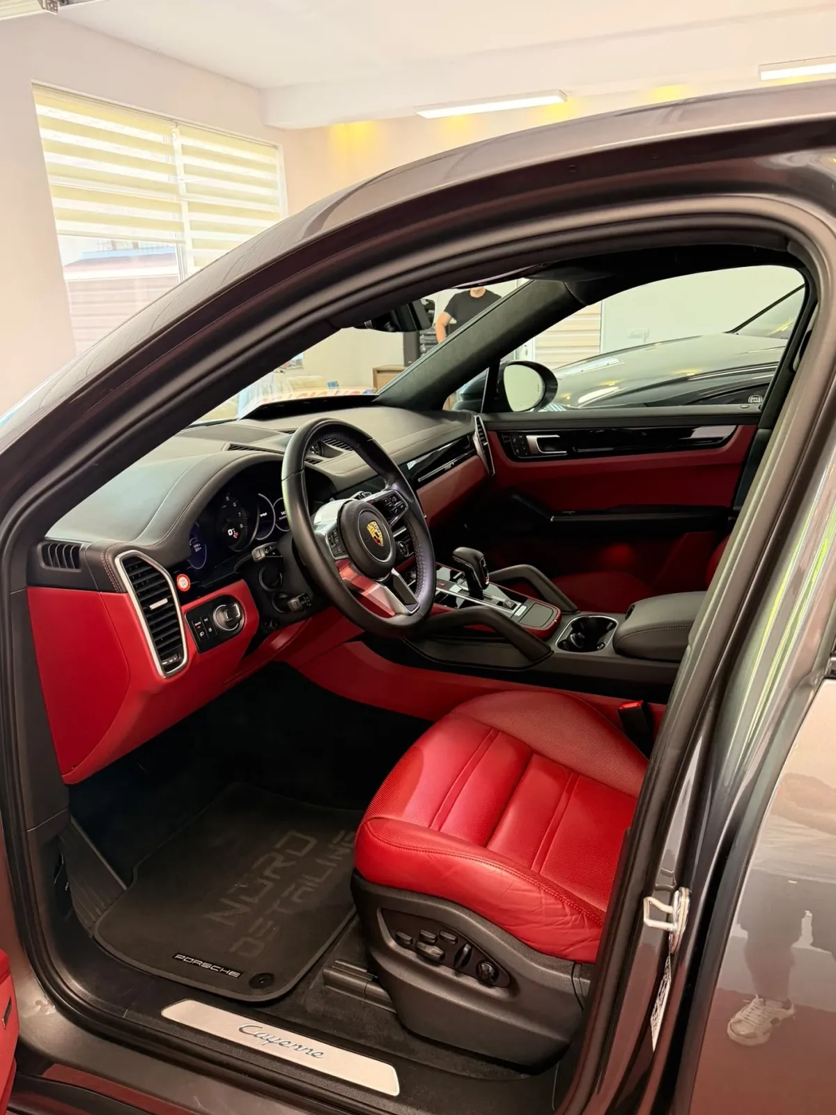 Porsche Cayenne Standard — imagine 10