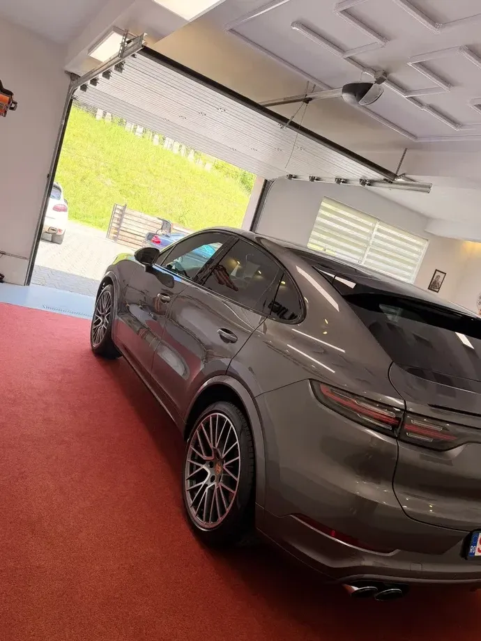 Porsche Cayenne Standard — imagine 3