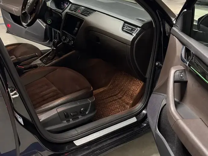 Škoda Octavia III 2.0 TSI DSG 4X4 Laurin&Klement