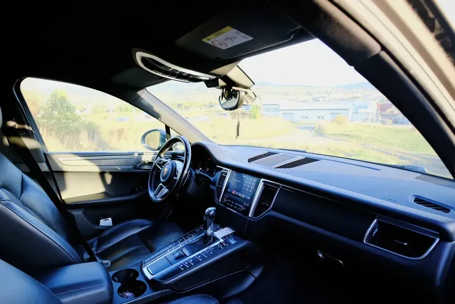 Porsche Macan Standard — imagine 10