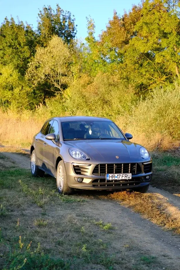 Porsche Macan Standard — imagine 2