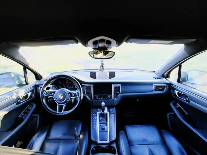 Porsche Macan Standard