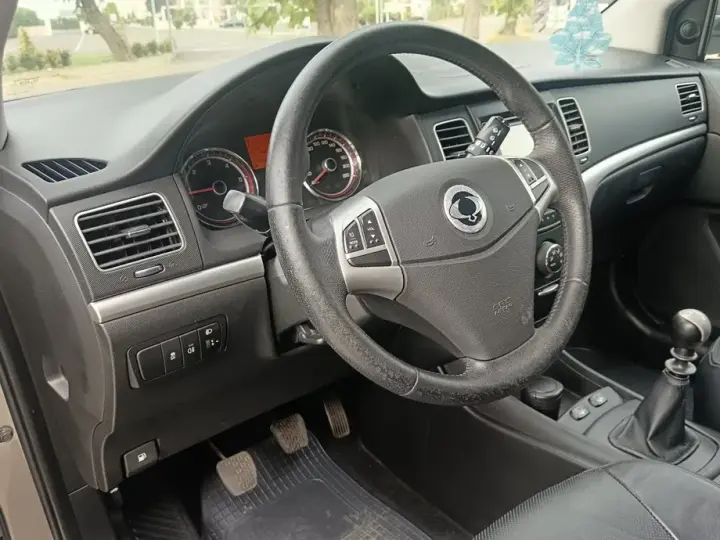 SsangYong Korando 2.0 E-XDI DPF 2WD Crystal