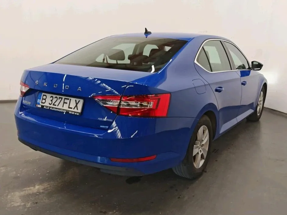 Škoda Superb 2.0 TDI DSG Ambition — imagine 10