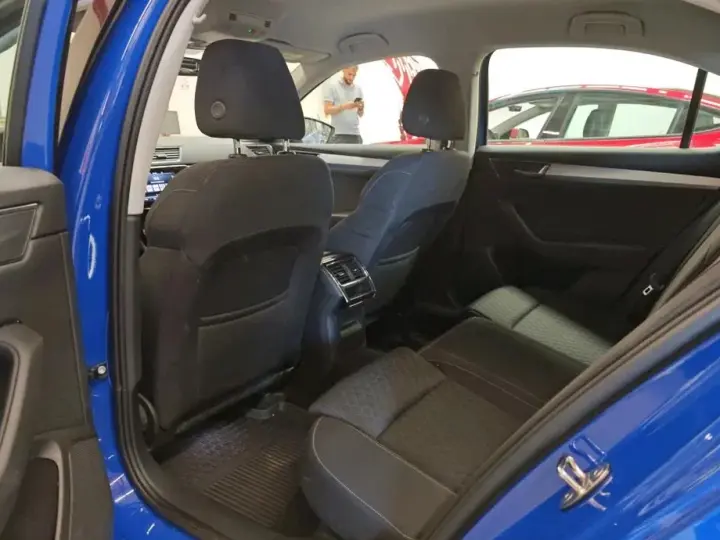 Škoda Superb 2.0 TDI DSG Ambition